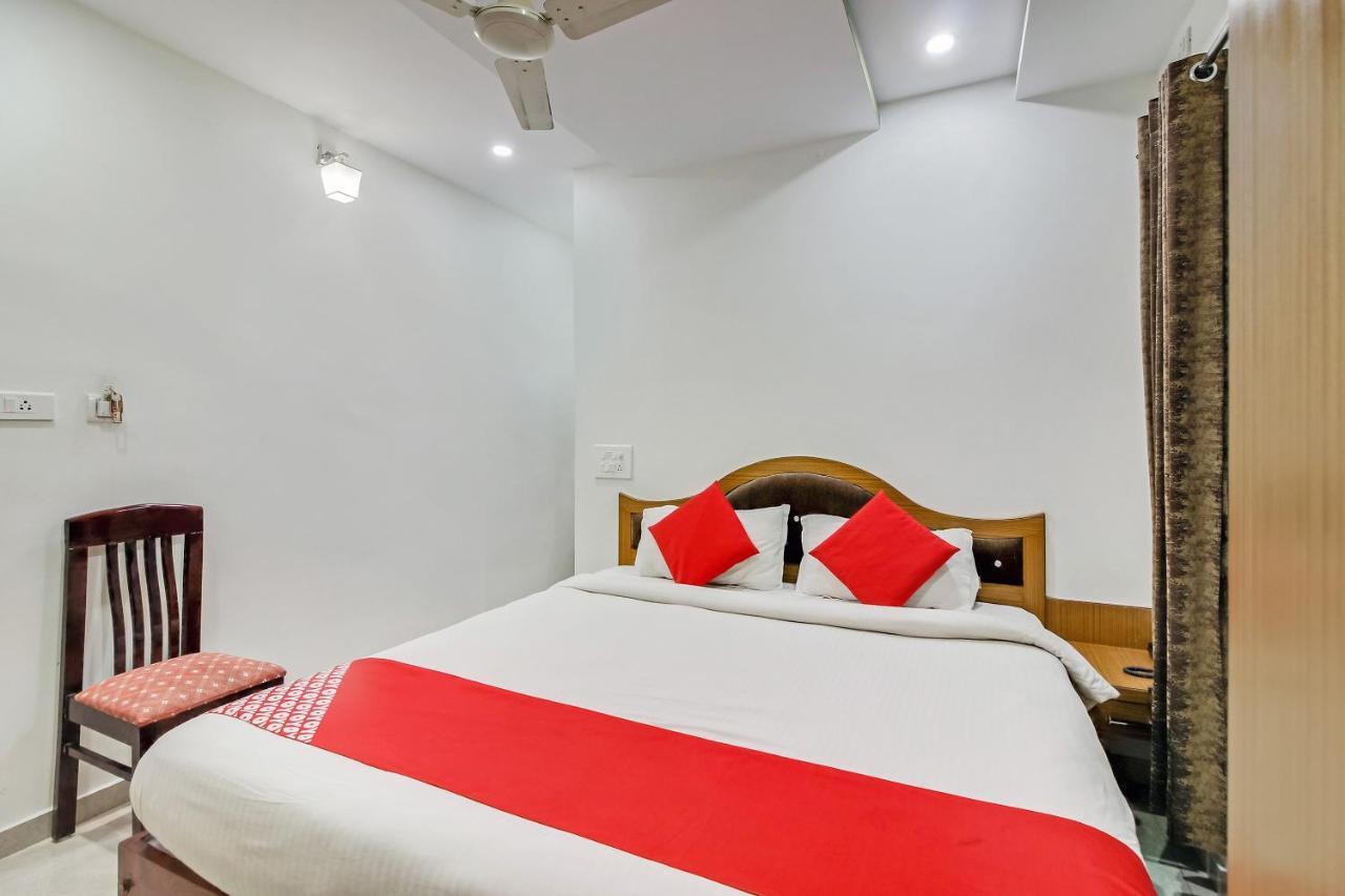 Oyo 28303 Yesh Comforts Hotel Madikeri Exterior photo